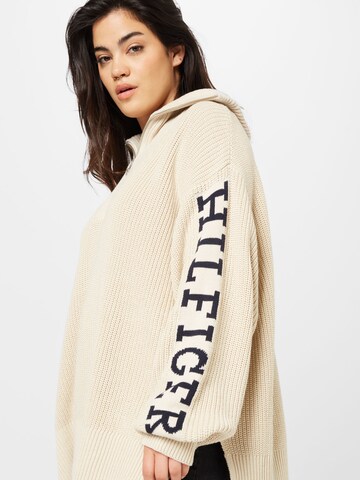 Tommy Hilfiger Curve Pullover i beige