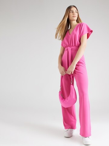 SISTERS POINT - Jumpsuit en rosa