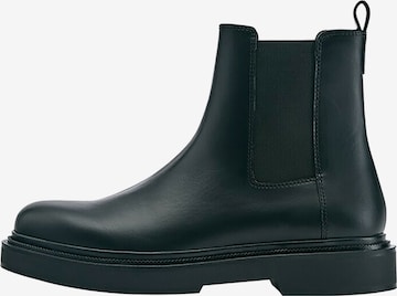 Pull&Bear Chelsea boots in Black: front