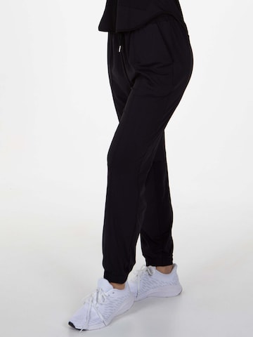 regular Pantaloni sportivi 'Nui' di Divina in nero