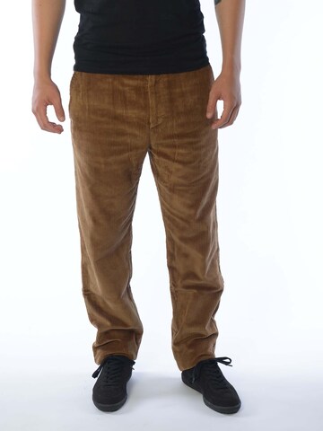 KnowledgeCotton Apparel Regular Chino Pants in Brown: front