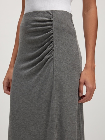 Gonna 'Emine' di EDITED in grigio