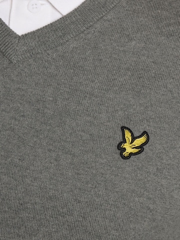 Lyle & Scott Sweater in Grey