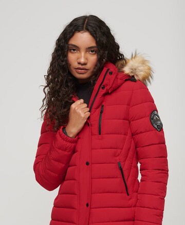 Manteau d’hiver 'Fuji' Superdry en rouge