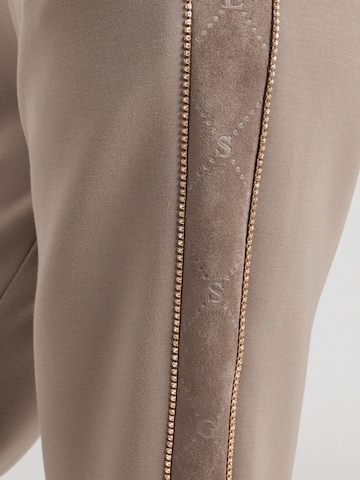 Tapered Pantaloni 'NEW VICTOIRE' di GUESS in marrone