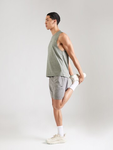 Reebok - Camiseta funcional en verde