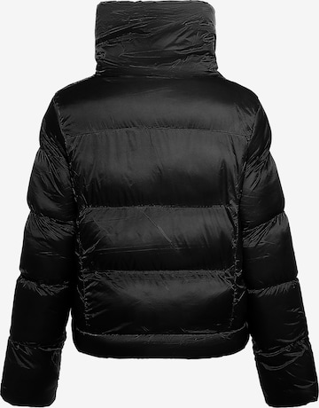 Libbi Between-Season Jacket in Black