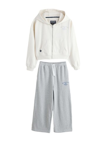 Superdry - Conjunto en gris: frente