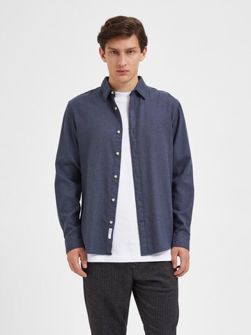 Coupe regular Chemise 'Robin' SELECTED HOMME en bleu : devant