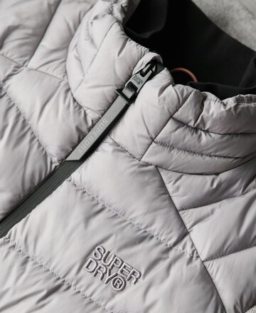 Superdry Jacke in Grau