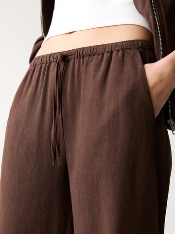 Wide leg Pantaloni di Pull&Bear in marrone