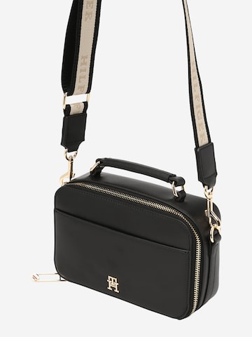 TOMMY HILFIGER Tasche 'Iconic' in Schwarz