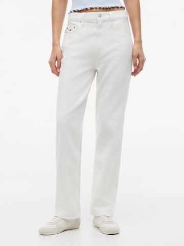 Tommy Jeans Regular Farkut 'LAYLA' värissä valkoinen: etupuoli