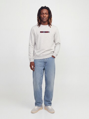 JACK & JONES Sweatshirt in Grey