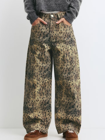 Pull&Bear Baggy Jeans in Beige: front