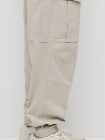 Pull&Bear Zwężany krój Bojówki w kolorze biały