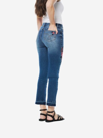 Coupe slim Jean KOROSHI en bleu