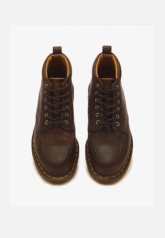 Boots stringati 'Lowell 6' di Dr. Martens in marrone