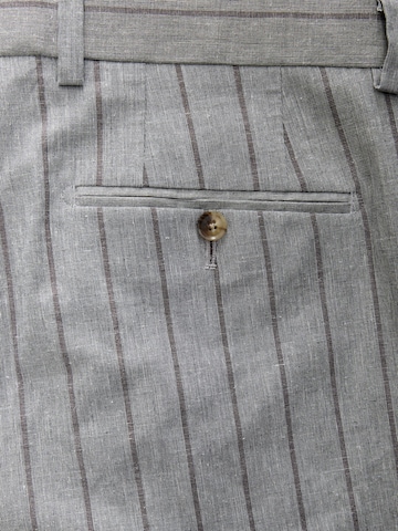 regular Pantaloni con pieghe di Next in grigio