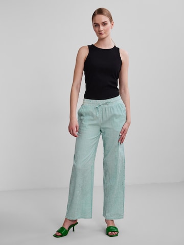 PIECES جينز واسع سراويل 'Vosa' بلون أخضر