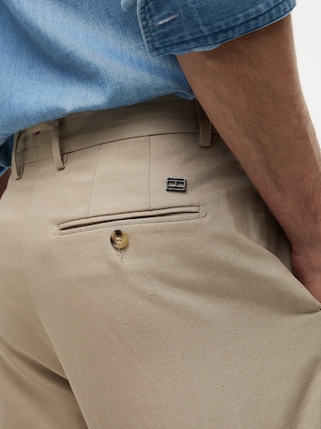 Loosefit Pantalon chino TOMMY HILFIGER en beige