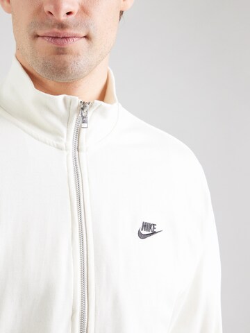 Giacca di felpa 'CLUB' di Nike Sportswear in bianco