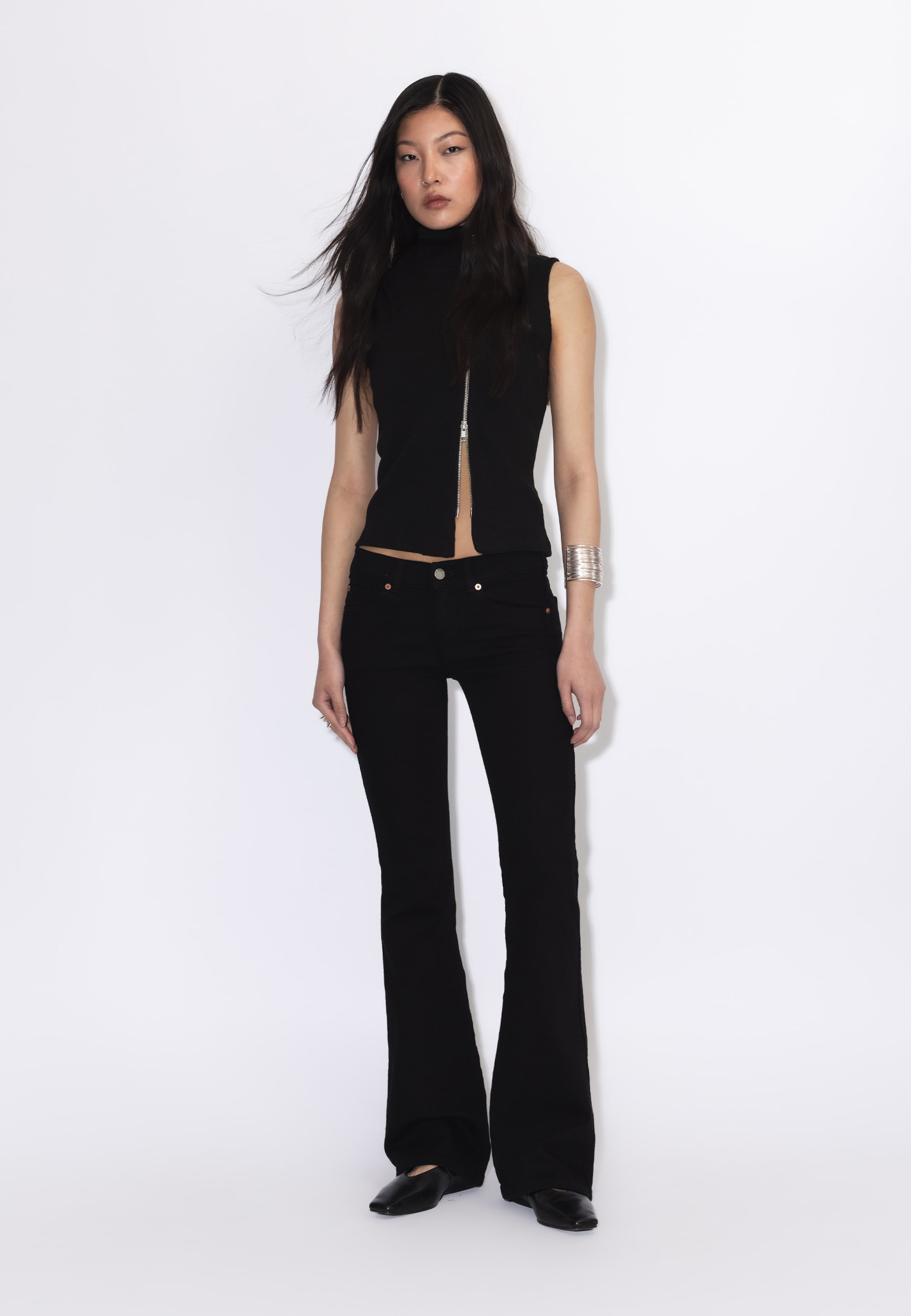 Dr. Denim - Acampanado Vaquero 'Kily' en negro: frente