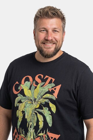 Men Plus Shirt in Black