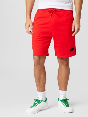 LEVI'S ® Normální Kalhoty 'Graphic Piping Short' – červená: přední strana