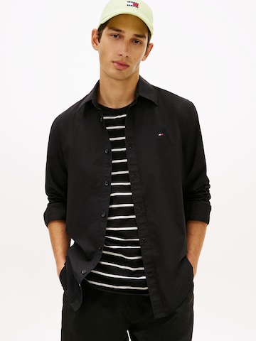 Tommy Jeans Regular fit Ing - fekete: elől