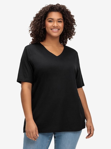 SHEEGO T-shirt i svart: framsida