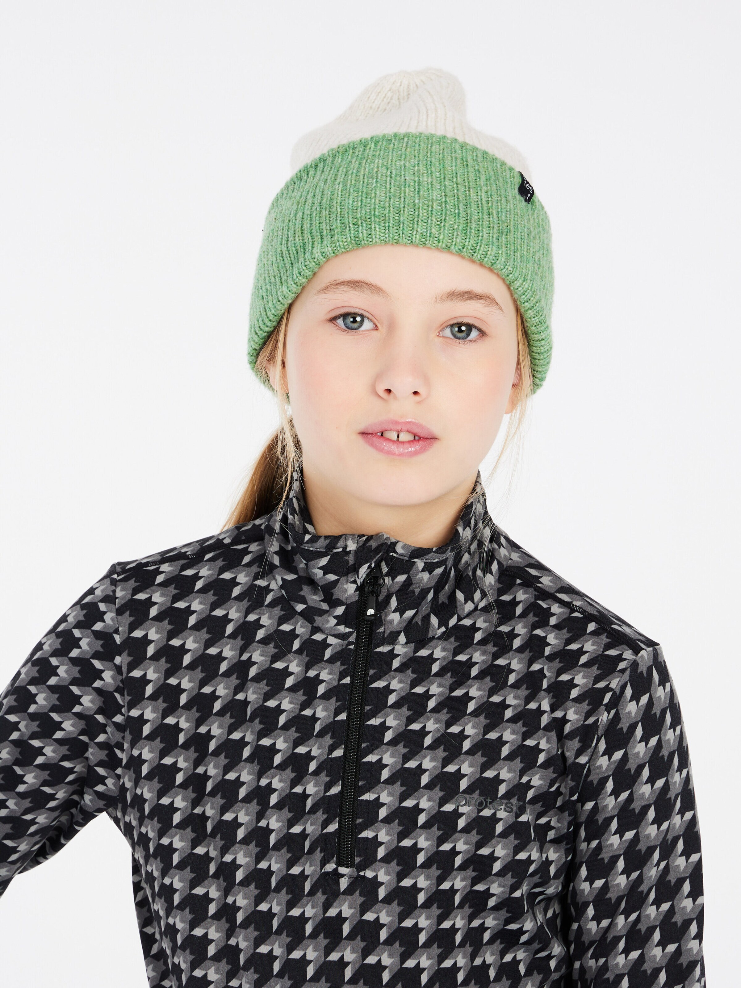 PROTEST Sportsweatshirt 'PRTBETTE JR'‌‌‌‌ in Schwarz