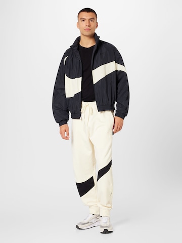 Tapered Pantaloni de la Nike Sportswear pe alb