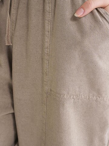 Tapered Pantaloni de la MixRay pe bej