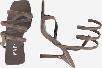 Tongs Nasty Gal en marron