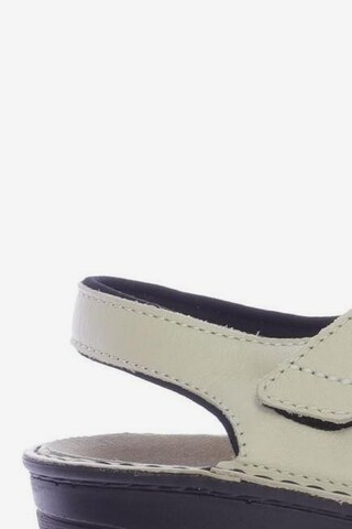 BERKEMANN Sandals & High-Heeled Sandals in 37 in White