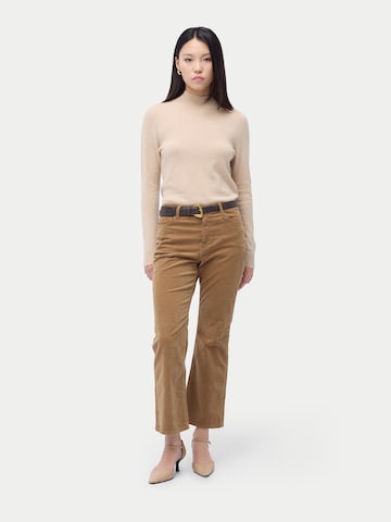 GOBI Cashmere Tröja 'Women's Essential Cashmere Mock Neck Sweater' i beige: framsida