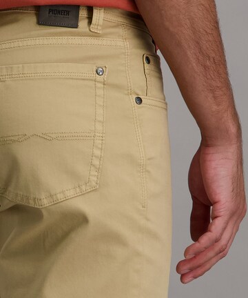 PIONEER Regular Jeans in Yellow