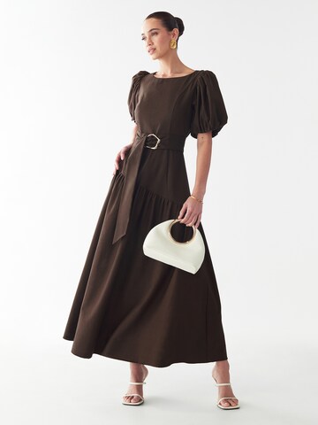 Willa Kleid 'Elona' in Braun: Vorderseite