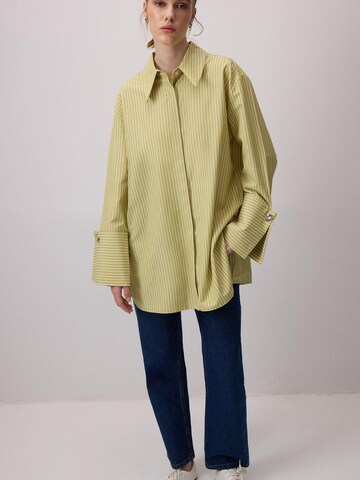 T-shirt 'Striped Shirt With Wide Cuffs' Touché Privé en vert