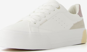 Bershka Sneakers laag in Wit: voorkant