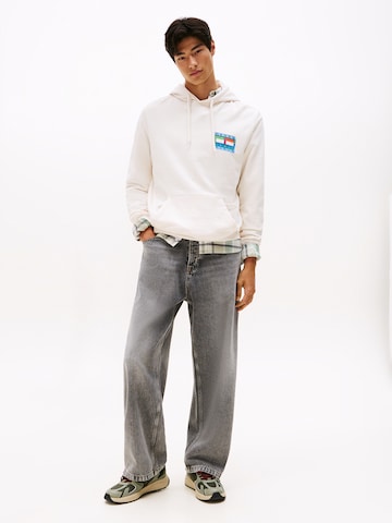 Tommy Jeans Collegepaita värissä valkoinen