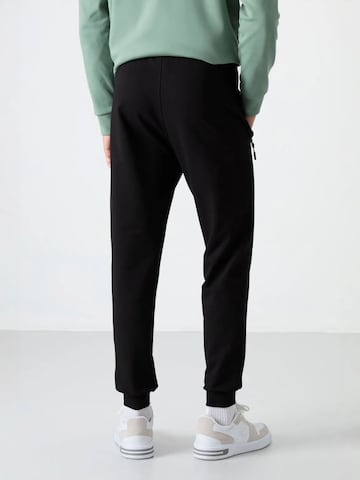 Tommy Life Tapered Workout Pants 'Jogginghose' in Black
