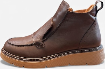Begoria Boots in Brown: front