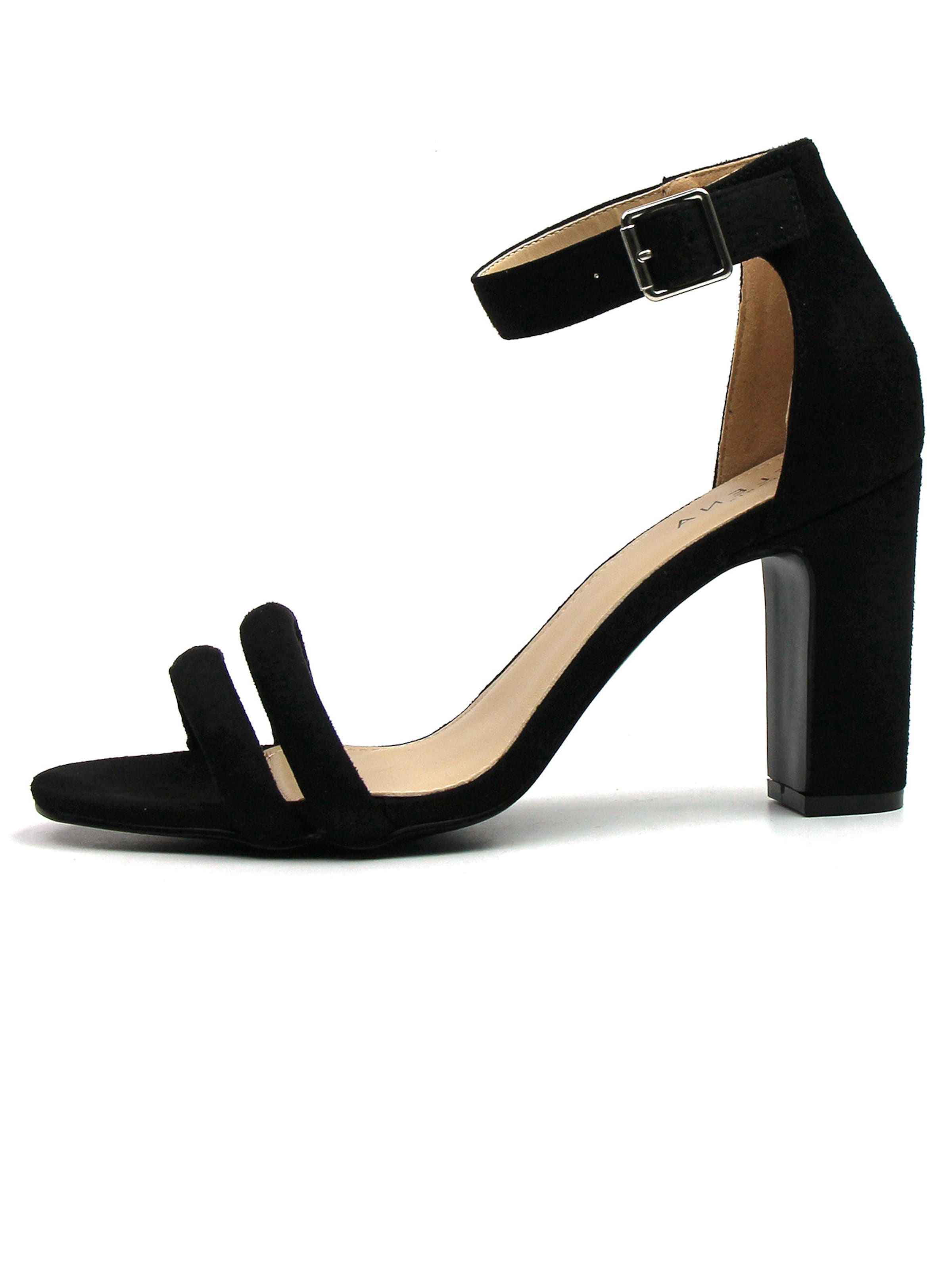 Celena Riemensandale 'Chelsie' in Schwarz: Vorderseite