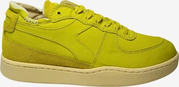 Baskets basses Diadora en vert : devant
