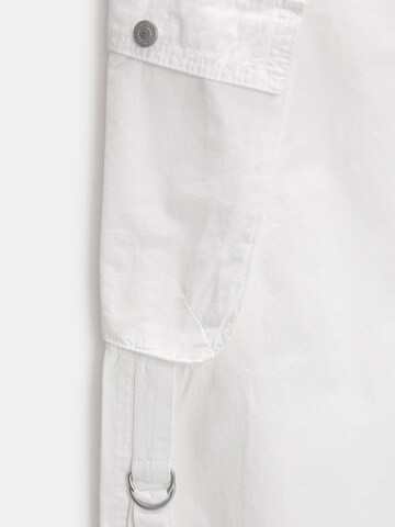 Pull&Bear Široke hlačnice Kargo hlače | bela barva