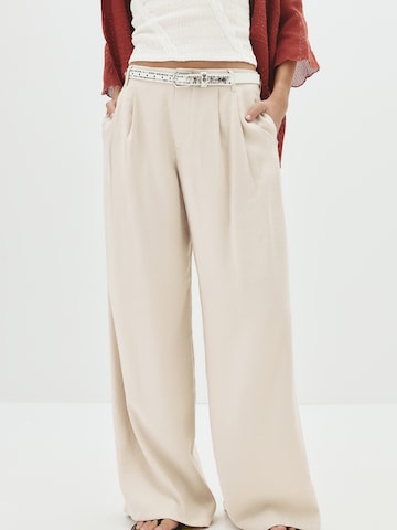 Wide leg Pantaloni con pieghe di Pull&Bear in beige: frontale