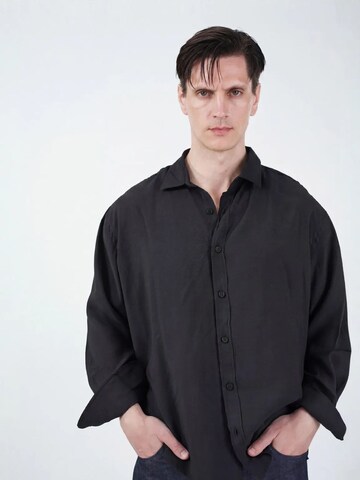 Giesto Comfort fit Button Up Shirt in Black: front