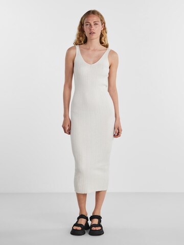 PIECES Knitted dress 'Hallu' in White